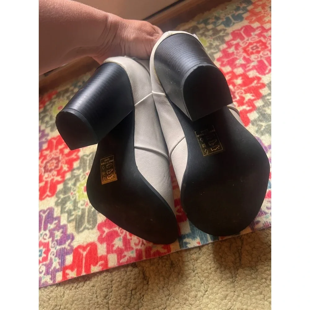 Women's Leila Stone Gray Boots Size 5.5‎